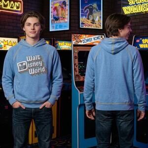 Disney Parks Disney World Rainbow Graphic Lightweight Hoodie Men's Small 34-36